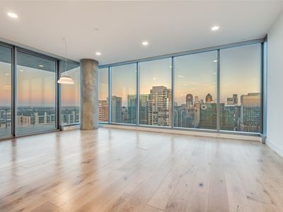 3130 N Harwood St APT 2606