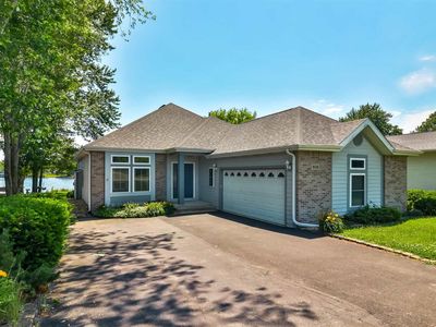 930 Candlewick Dr NE