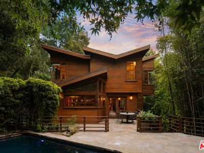 2424 Nichols Canyon Rd