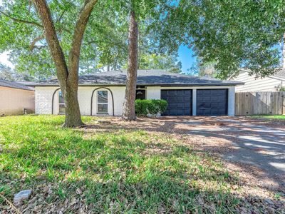 23115 Lestergate Dr
