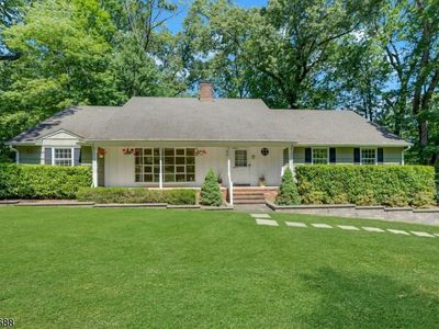35 Manor Dr