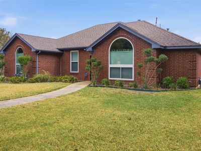 Property at 814 Rawlins Dr, Lancaster, TX