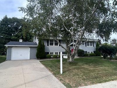 648 Hollybrook LANE