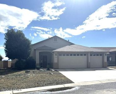 5721 N Bronco Ln