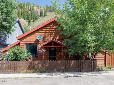 246 Monument St