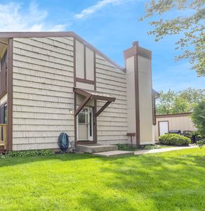 Property at 563 N Woodfield Trl, Roselle, IL