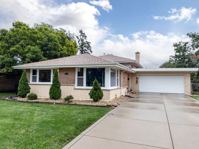 Property at 913 E 166th St, South Holland, IL