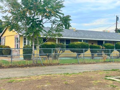 3337-3331 E Clinton Ave