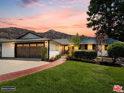 1920 N Altadena Dr