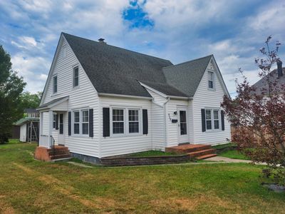 909 Acacia Ave