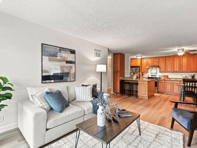 955 Shorepoint Ct APT 208