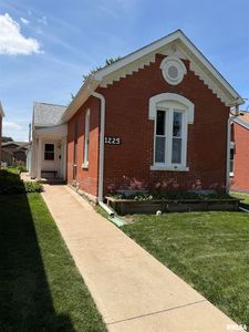 1225 N 11th St