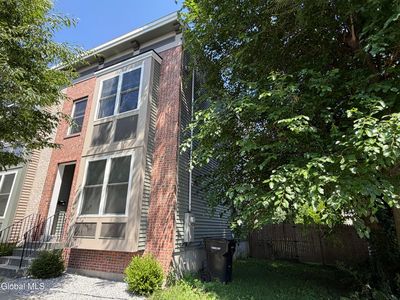 808 River Street