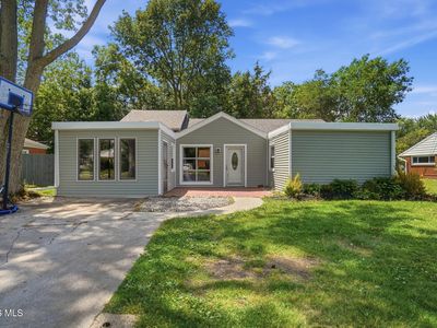 Property at 4 Greenbrier Ct, Bowling Green, OH