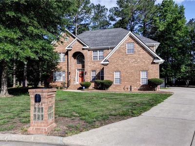 821 Edinburgh Ct