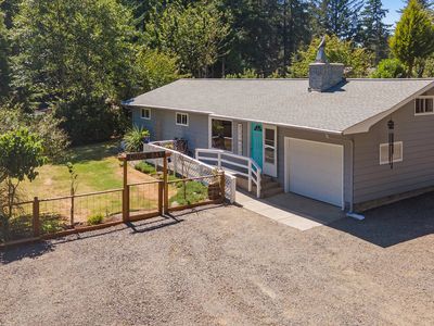4976 Lake Dr