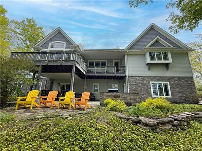 981 Lakeside Dr