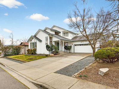 1087 Oak Knoll Dr