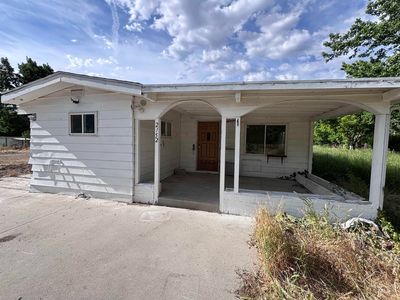 2152 S Artesian Rd