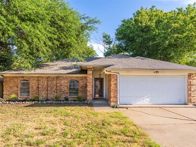 Property at 911 Gwinnett Cir, Arlington, TX