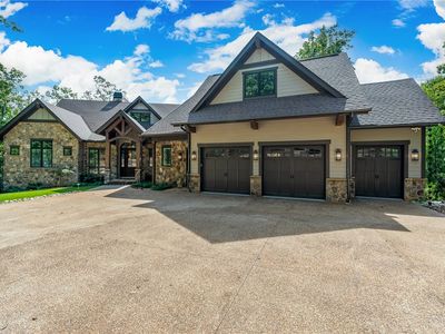 321 Wake Robin Dr