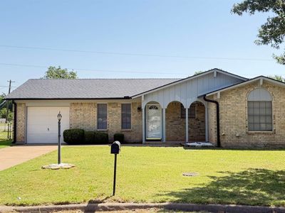 907 Dosia St