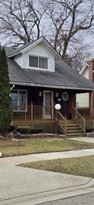 32 Gibbs St