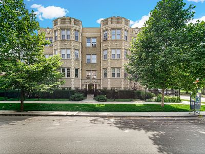 6203 N Oakley Ave #G