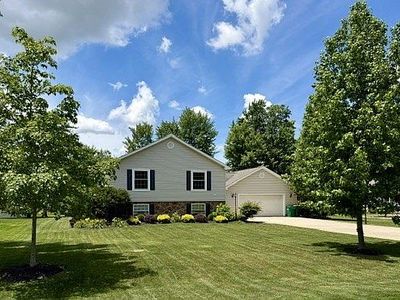 Property at 413 Brittany Ln, Jefferson, OH