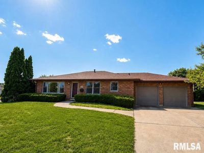 2705 N Woodbine Ter