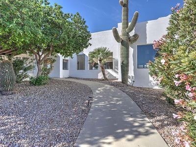 6241 N Panorama Dr