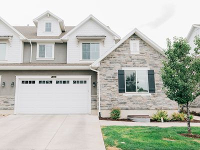 246 N Glenwood Way E