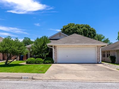 213 N Coronado Cir