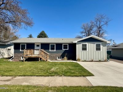 Property at 114 3rd St NE, Hazen, ND