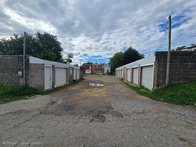 2600 Moore St