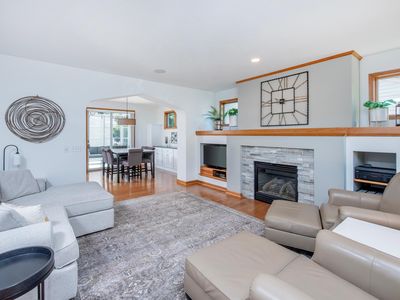 814 New Century Blvd S