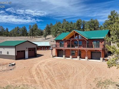 411 Larkspur Ln