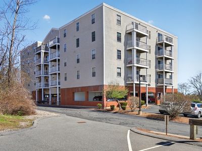 86 E Howard St Unit 204