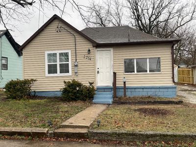 2254 N Travis Avenue