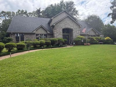 1208 Daffodil Ln