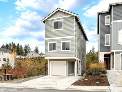 981 NW Highgarden Drive