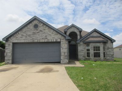 1100 Manhassett Ct