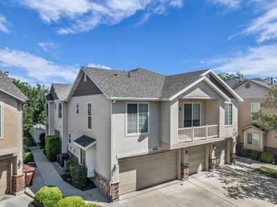 658 Canterbury Ln