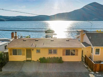 11391 Lakeshore Dr