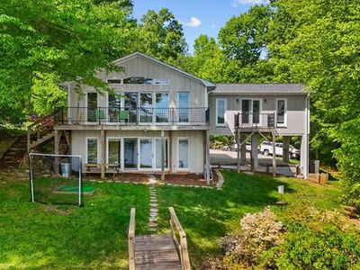 330 Hillview Dr