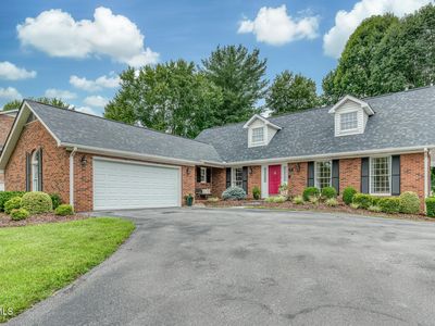 411 Elm Ln