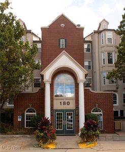 180 Fox Hollow Dr APT 402