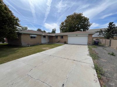 1340 Lawndale Dr