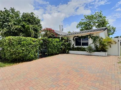 4570 NW 16th Terrace