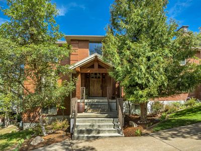 2745 Cave Hollow Way